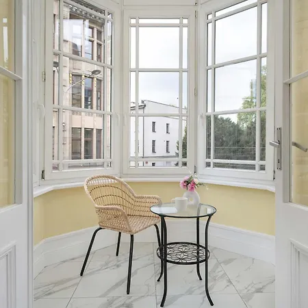 Apartment Elegant In A Prime Location Near The Market Square By Renters