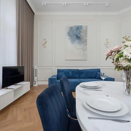 Elegant In A Prime Location Near The Market Square By Renters Daire Wroclaw