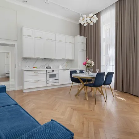 Apartment Elegant In A Prime Location Near The Market Square By Renters *